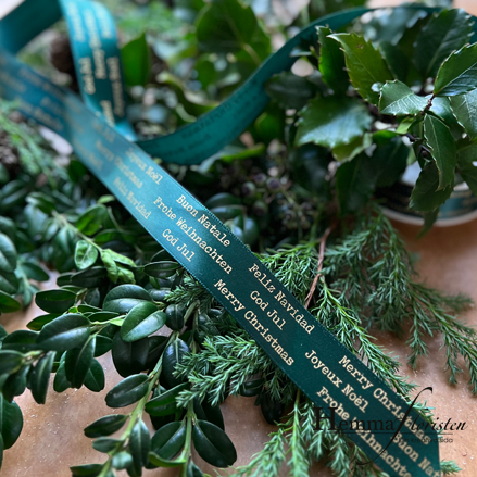 Band "God Jul" på flera språk – Grönt med Guldtext, 25 mm (pris/m)