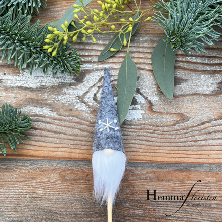 Tomte på Pinne i Filt, Grå Tomteluva