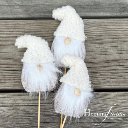 Tomte på Pinne i Tyg/Filt, Vitt Skägg, Creme/Grå Tomteluva