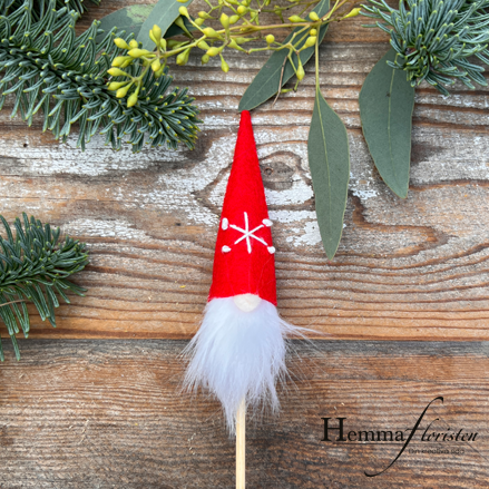 Tomte på Pinne i Filt, Röd Tomteluva