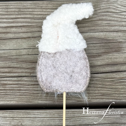 Tomte på Pinne i Tyg/Filt, Vitt Skägg, Creme/Grå Tomteluva